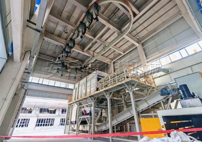 環(huán)形吊軌+噸袋全自動拆包機(jī)+廢袋打包機(jī)